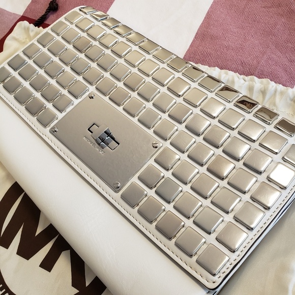 Michael Kors white clutch - Picture 3 of 6